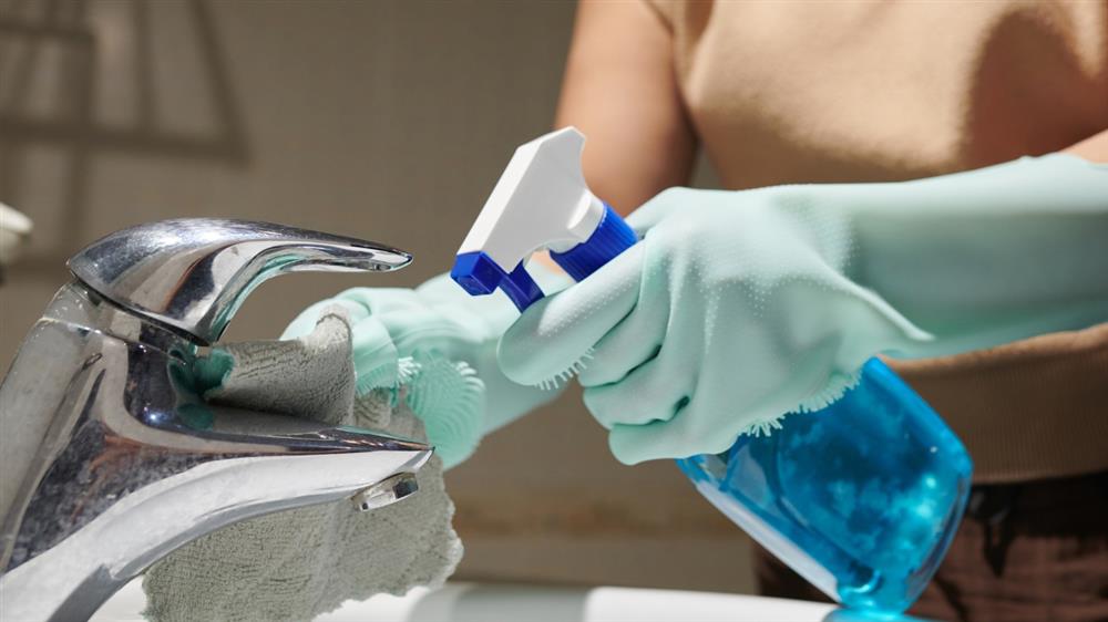 How Professional Cleaning Services Remove Hard Water Stains Quickly and Effectively